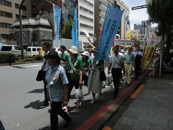 写真：東京都薬物乱用防止千代田区地区協議会の活動の様子