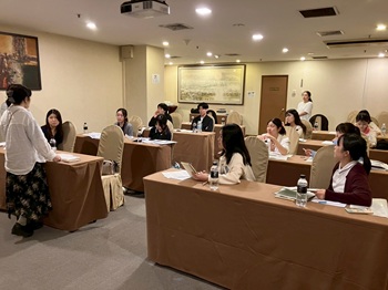 写真：振り返りの会の様子
