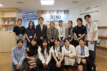 写真：JETROシンガポール事務所の訪問の様子