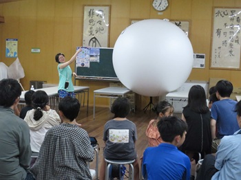写真：至大荘の親子臨海体験の様子3