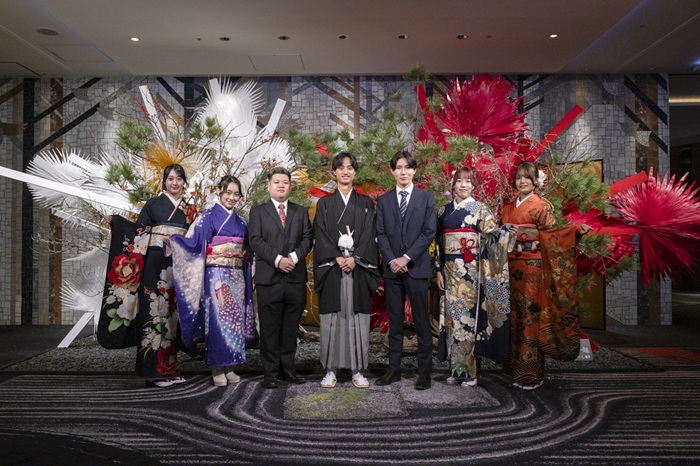 写真:令和8年実施の成人の日の様子(晴着姿の新成人の皆さん)