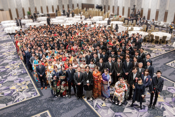 写真:二十歳のつどいの集合写真