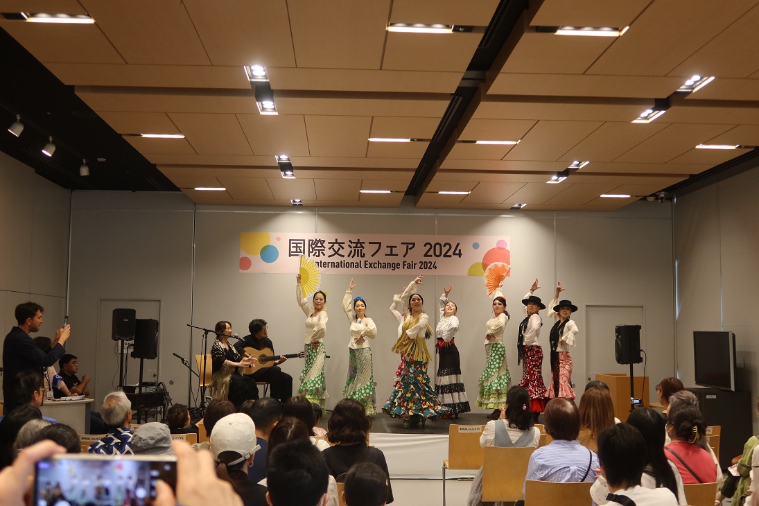 写真：フラメンコを踊る人たち