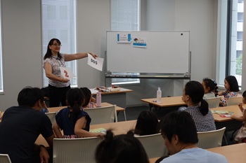 写真：スペイン語体験レッスンの様子1