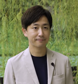 写真：千代田区長 樋口 高顕