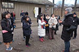 写真：アウシュビッツ博物館の見学の様子