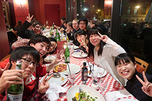 写真：夕食会の様子