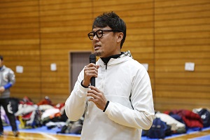 写真：スペシャルゲストのサッカー元日本代表森岡隆三さんのご挨拶