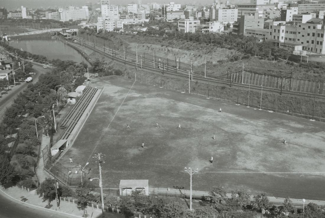 千代田区ホームページ - 外濠公園総合グラウンド（撮影年度：1967年）