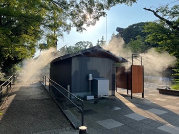 写真：九段坂公園のドライ型ミストの様子