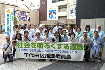 画像:駅頭広報活動の様子2