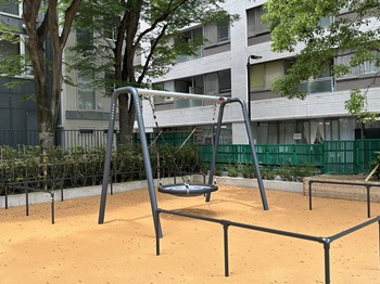 写真：皿型ブランコ