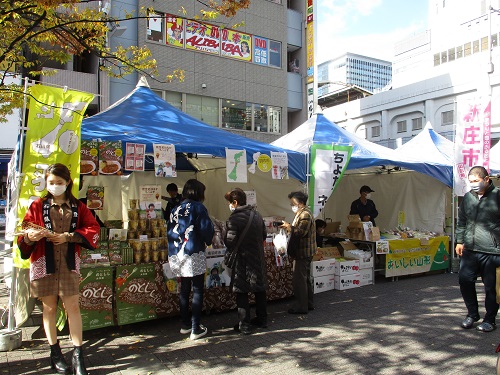 写真：有楽町駅前で開催したマルシェの様子