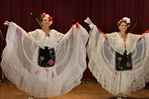 画像：メキシカンダンスグループ「メヒコ・エン・ラ・ピエル」によるダンスの様子