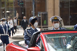 写真：春の交通安全運動に参加されている俳優の遠藤 久美子さん
