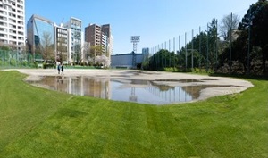 写真：外濠公園総合グラウンの雨天によるコンディション不良の状態