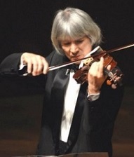 写真：松本 克己さんヴァイオリン演奏の様子