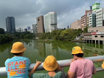 写真：現地見学の様子