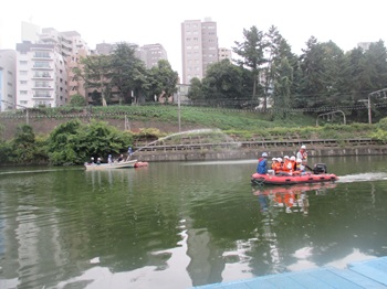 写真：乗船見学の様子2