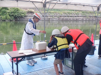 写真：乗船見学の様子3