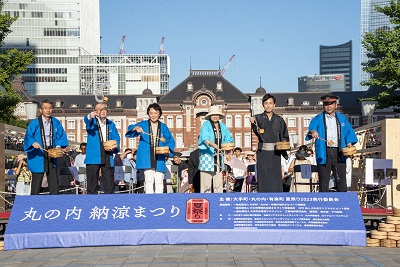 写真：「大手町・丸の内・有楽町夏祭り2023」セレモニーの集合写真