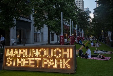 写真：丸の内仲通りでの「Marunouchi Street Park 2023 Summer」の様子