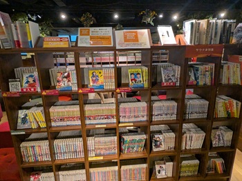 写真:13番 RAKU SPA 1010 神田に設置された認知症関連書籍コーナー