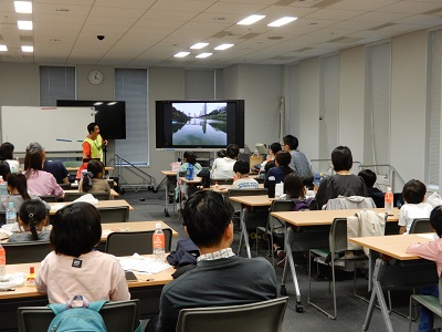 写真：生きもの楽習会の様子