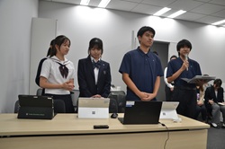 写真：歴史班の発表の様子