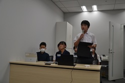 写真：自然班の発表の様子