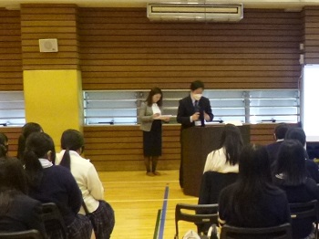 画像：私立東京家政学院高等学校での模擬選挙の様子1