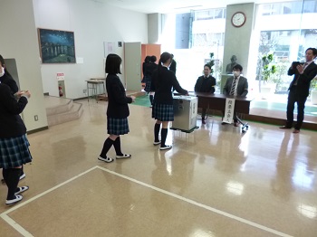 画像：私立和洋九段女子高等学校での模擬選挙の様子2