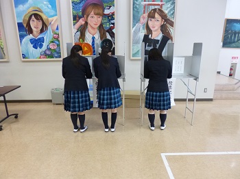 画像：私立和洋九段女子高等学校での模擬選挙の様子3