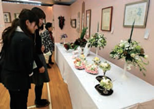 写真：以前開催した「作品展」の様子