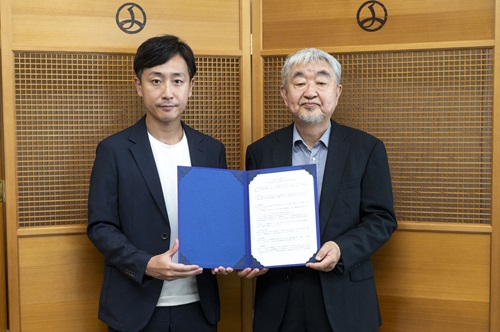 写真：千代田区長と大妻女子大学学長