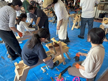 写真:木工体験の様子