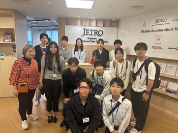 写真：JETROシンガポール事務所訪問の様子