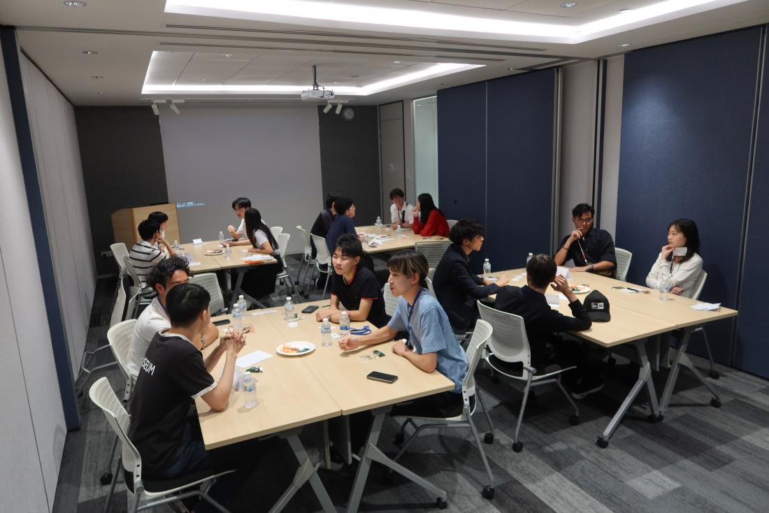 写真：シンガポール国立大学（NUS） 日本研究会訪問の様子