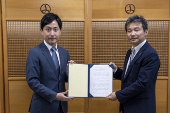 写真：締結式の様子1