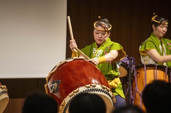 写真：助六太鼓の演奏2