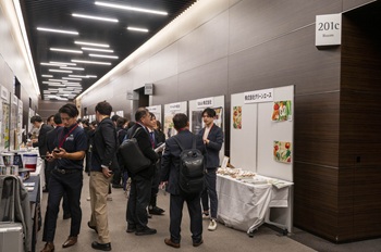 写真：パネル・ブース展示の様子2