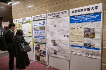 写真：パネル・ブース展示の様子3