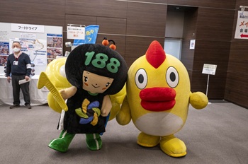 写真：そらジローとイヤヤン