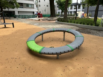 写真：東郷元帥記念公園回転遊具