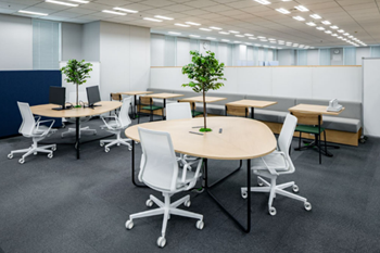 写真:変更後のワークプレイスレイアウト1