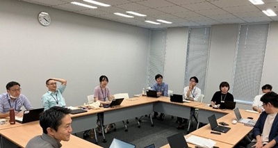 写真：意見のまとめ作業の様子1