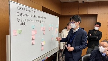 写真：意見のまとめ作業の様子2