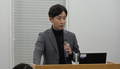 写真：報告会に参加する区長