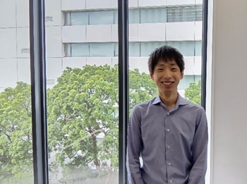 写真:インタビューの様子