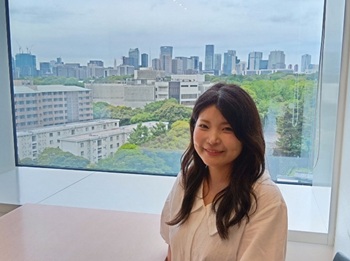写真：インタビューの様子
